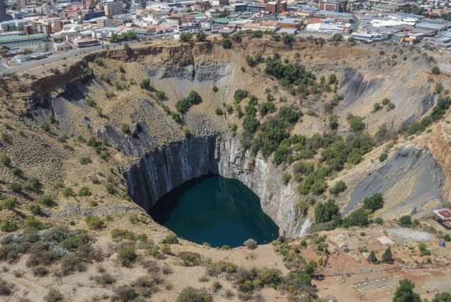 Cullinan Diamond Mine And Pretoria City Tour